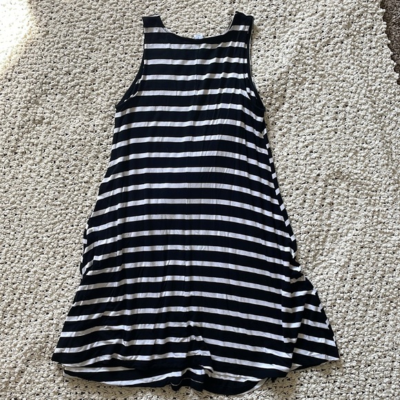 🖤 Old Navy Sleeveless Swing Dress 🤍 - Picture 5 of 6